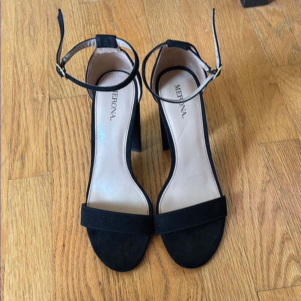 Merona ankle strap heels in great condition!